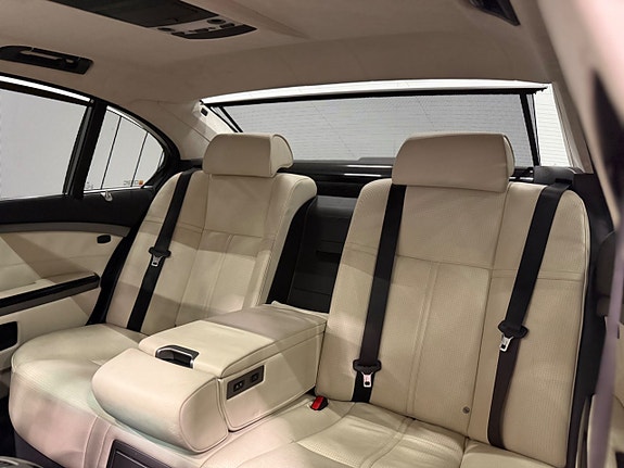 BMW 750i 19 of 30