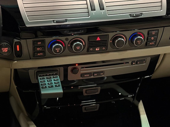 BMW 750i 17 of 30