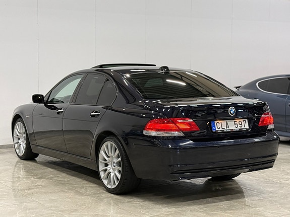 BMW 750i 3 of 30