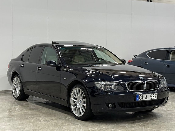 BMW 750i 2 of 30