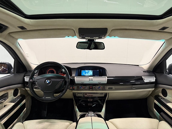 BMW 750i 10 of 30