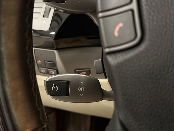 BMW 750i 25 of 30