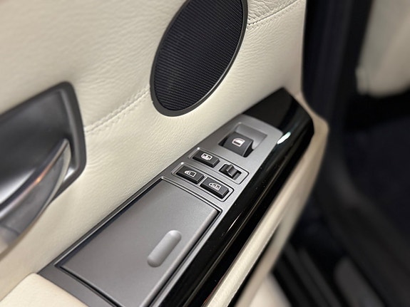 BMW 750i 23 of 30