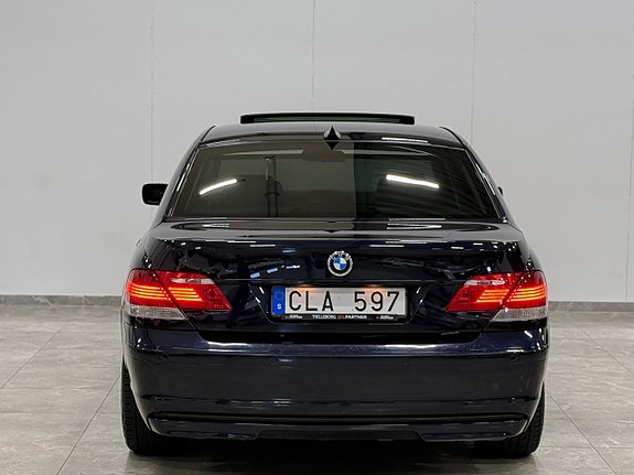 BMW 750i 7 of 30