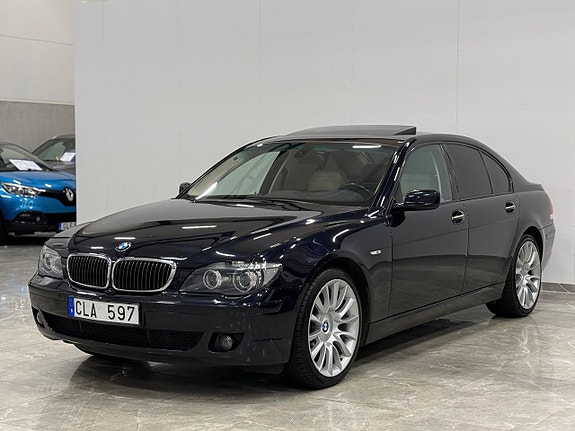 BMW 750i 4 of 30