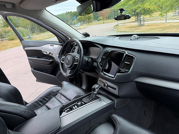 Volvo XC90 10 of 20