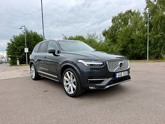 Volvo XC90 2 of 20