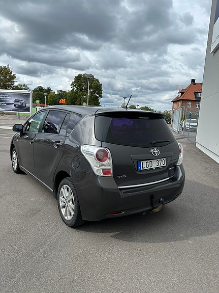 Toyota Verso 2 of 11
