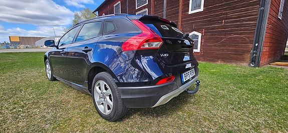 Volvo V40 Cross Country 2 of 5