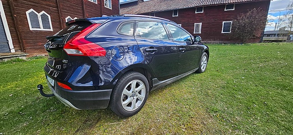 Volvo V40 Cross Country 3 of 5