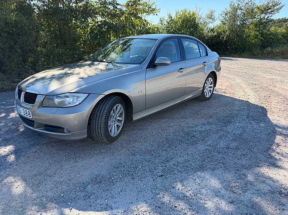 BMW 318i 2 of 7