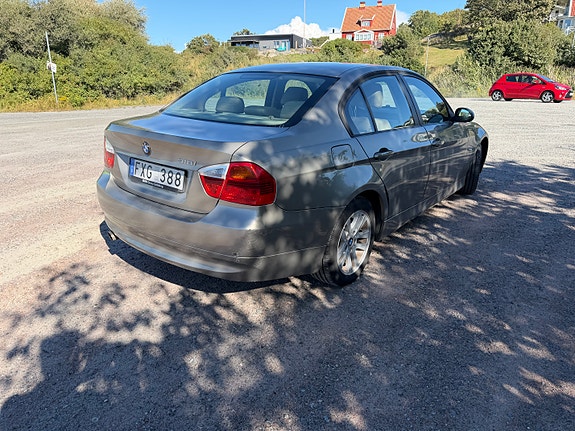 BMW 318i 4 of 7