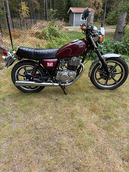 Yamaha SR400 2 of 5