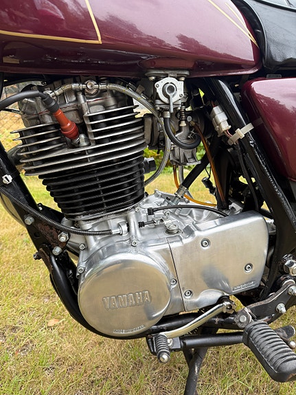 Yamaha SR400 3 of 5