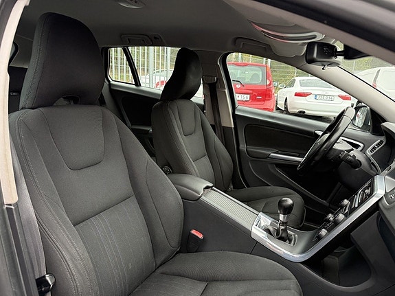 Volvo V60 11 of 18