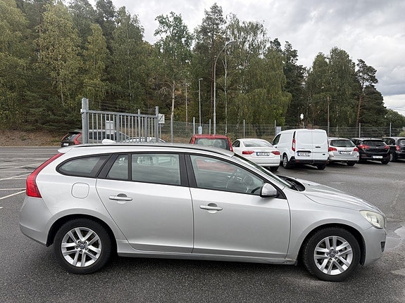 Volvo V60 2 of 18