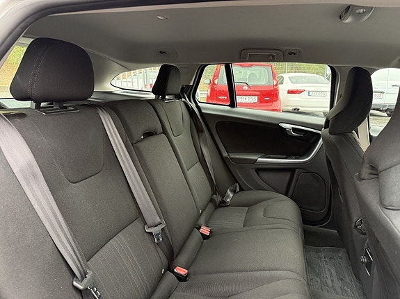 Volvo V60 12 of 18
