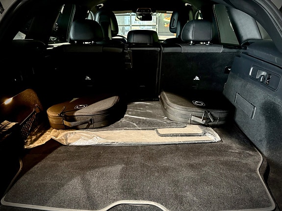 Mercedes-Benz GLC300 e 3 of 16