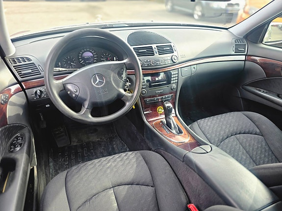 Mercedes-Benz E300 de 2 of 22