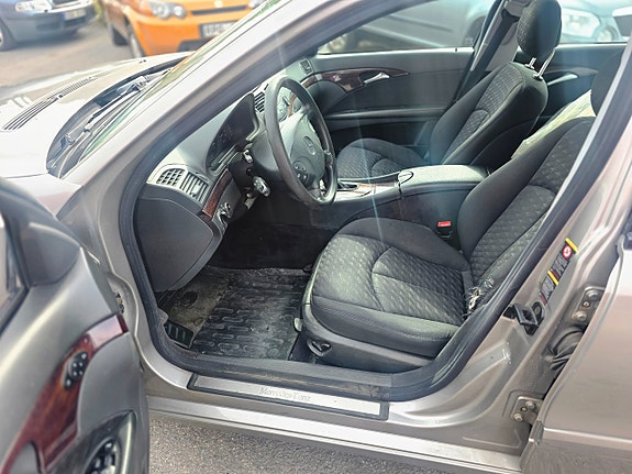 Mercedes-Benz E300 de 15 of 22