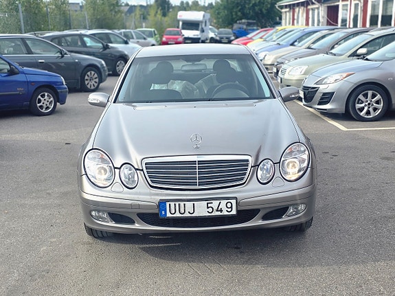 Mercedes-Benz E300 de 3 of 22