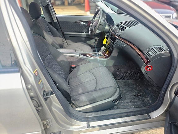 Mercedes-Benz E300 de 17 of 22