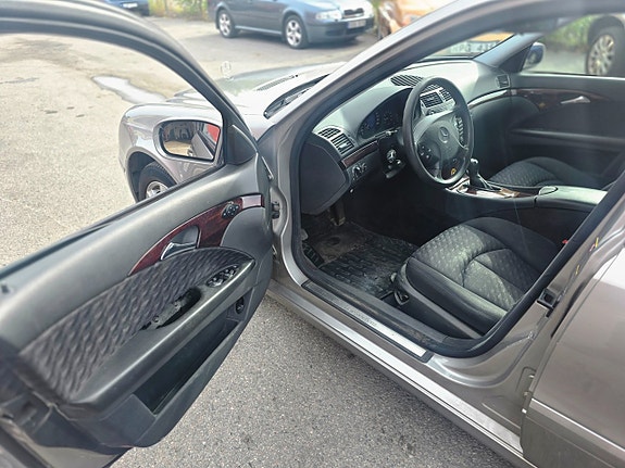 Mercedes-Benz E300 de 12 of 22