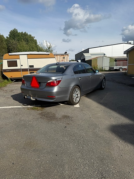 BMW 520i 3 of 10