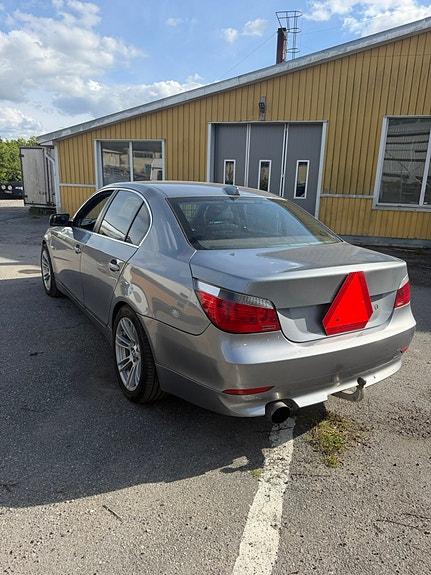 BMW 520i 5 of 10