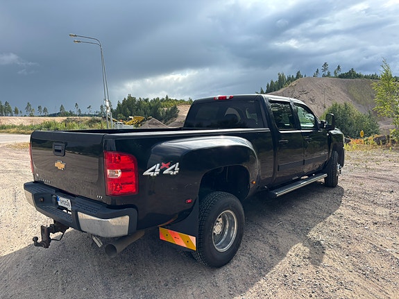 Chevrolet Silverado 3500 9 of 18