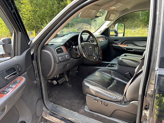 Chevrolet Silverado 3500 14 of 18