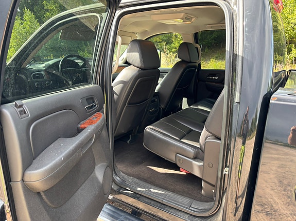 Chevrolet Silverado 3500 15 of 18