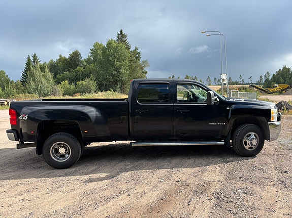 Chevrolet Silverado 3500 4 of 18