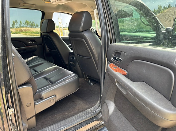 Chevrolet Silverado 3500 12 of 18