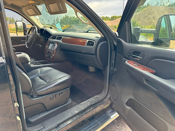 Chevrolet Silverado 3500 13 of 18