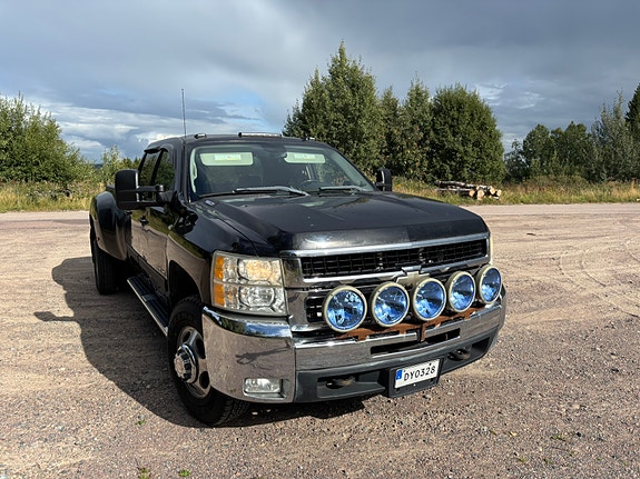 Chevrolet Silverado 3500 2 of 18