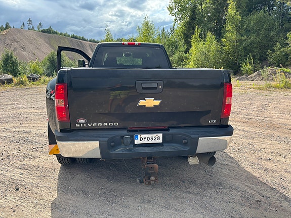 Chevrolet Silverado 3500 17 of 18