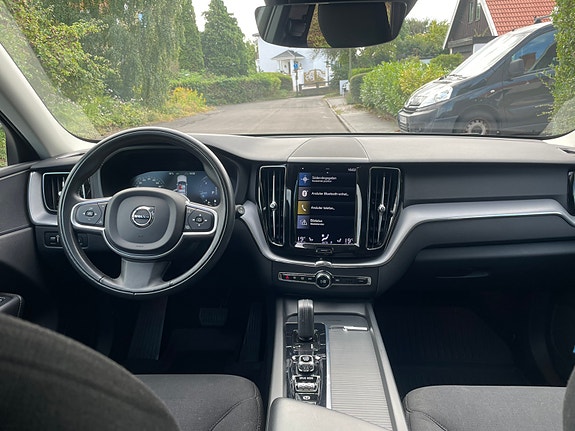 Volvo XC60 2 of 6