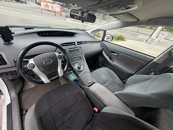 Toyota Prius 6 of 6