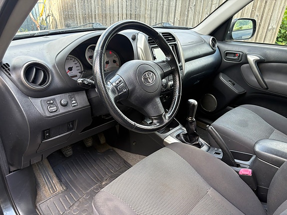 Toyota RAV4 5 of 6