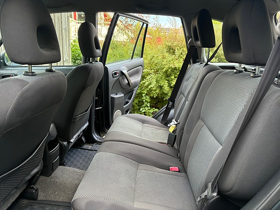 Toyota RAV4 6 of 6