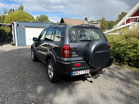 Toyota RAV4 4 of 6