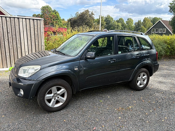 Toyota RAV4 3 of 6