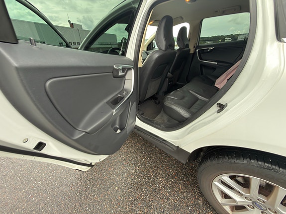Volvo XC60 10 of 13