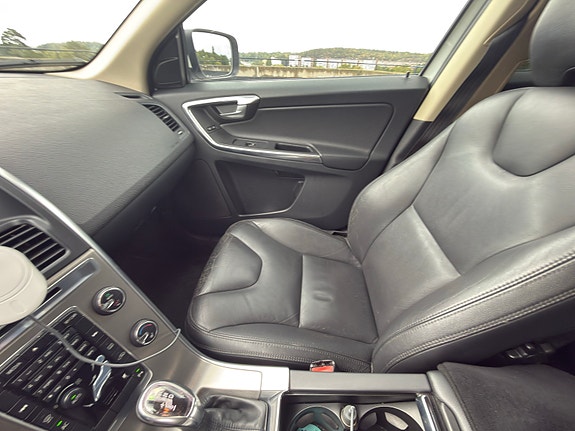 Volvo XC60 8 of 13