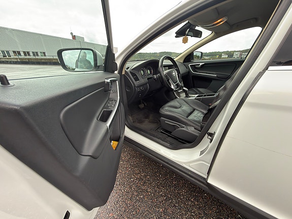 Volvo XC60 9 of 13
