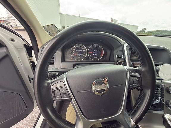 Volvo XC60 7 of 13