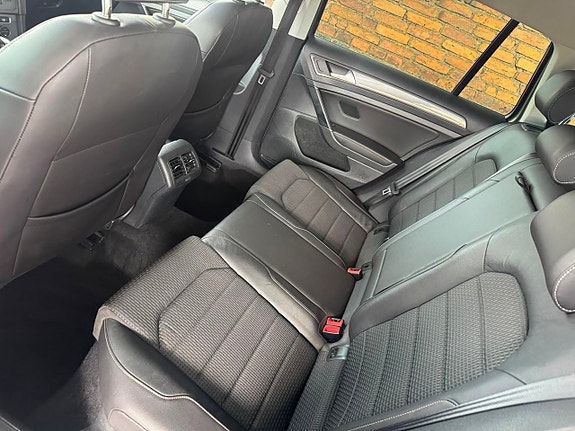 Volkswagen Golf Alltrack 10 of 18