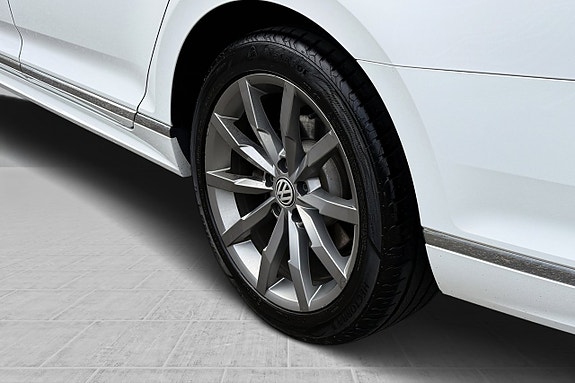 Volkswagen Passat 7 of 30