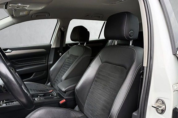 Volkswagen Passat 16 of 30